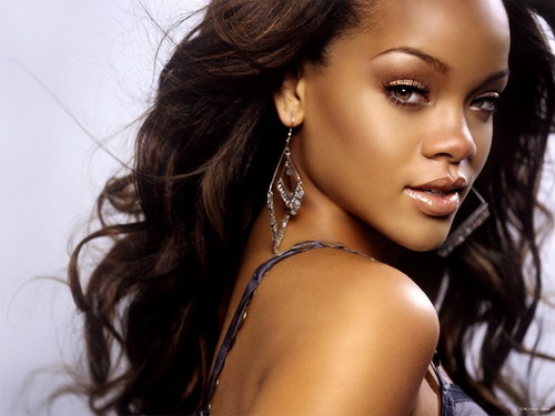 Rihanna lập kỷ lục bảng xếp hạng Anh